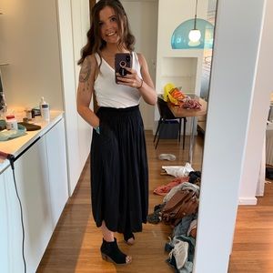 Uniqlo black midi skirt